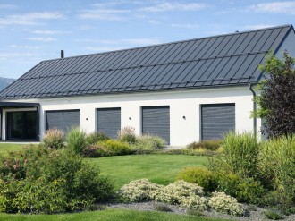 Realizace venkovních rolet v antracitovém odstínu