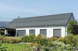 Venkovní hliníkové rolety v barvě antracit na rodinném domě - realizace Ostrava