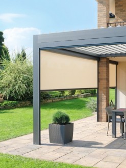 Screenové rolety jako boční zastínění pergoly