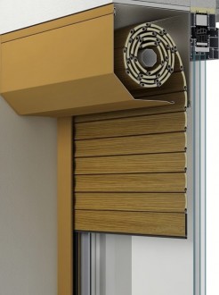 Zateplená lamela navíc vytváří mezi oknem a roletou další vzduchovou izolační vrstvu