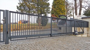 Vstupní branka, teleskopická brána samonosná, 2x plotová dílec.