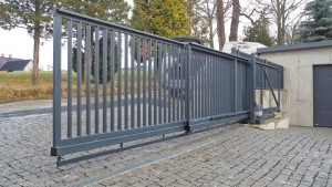 Teleskopická brána samonosná