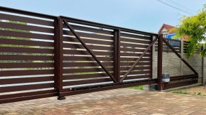 Rozšiřovací profil pod motorem a vozíkovou základnou.