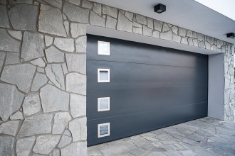 Sekční garážová vrata Kružík, prolis hladký panel.