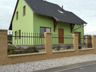 Kovaný plot, jednoduchý motiv, kované a kovové ploty, plotové dílce montujeme - Ostrava, Frýdek-Místek, Třinec, Český Těšín, Karviná, Havířov