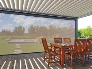 Screenové venkovní rolety do pergoly vám dopřejí kontakt s okolím