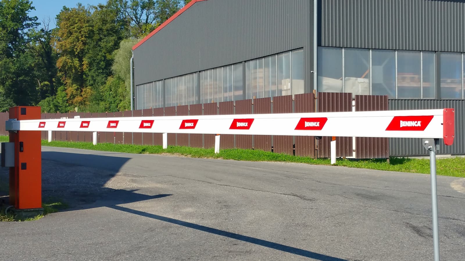 Automatické závory, montáže vjezdových závor Ostrava, Frýdek-Místek, Český Těšín, Třinec, Hnojník, Jablunkov, Karviná , Bohumín, Orlová, Havířov, Nový Jičín